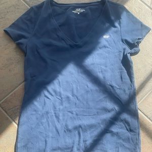 Vineyard Vines navy blue tshirt